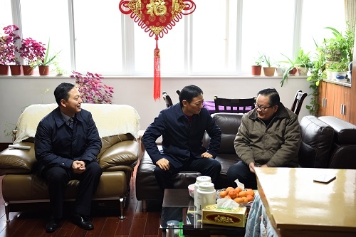 市委常委、黄清宇书记慰问市检察院退休老干部.jpg